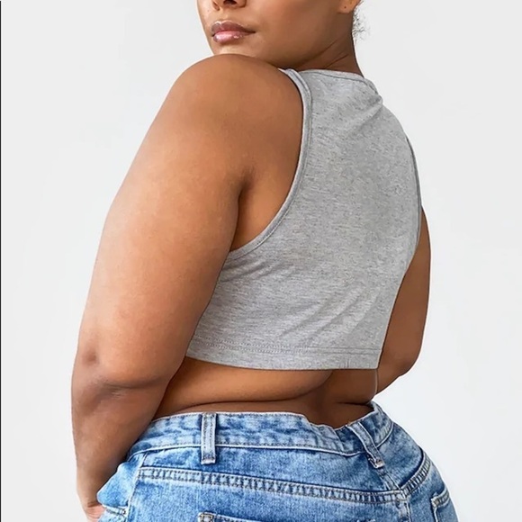 PrettyLittleThing Plus Basic Crop Top - US 20 - Picture 3 of 5